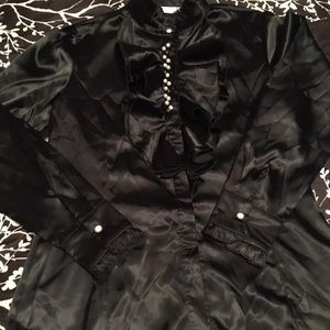 Women’s black with pearl acct blouse